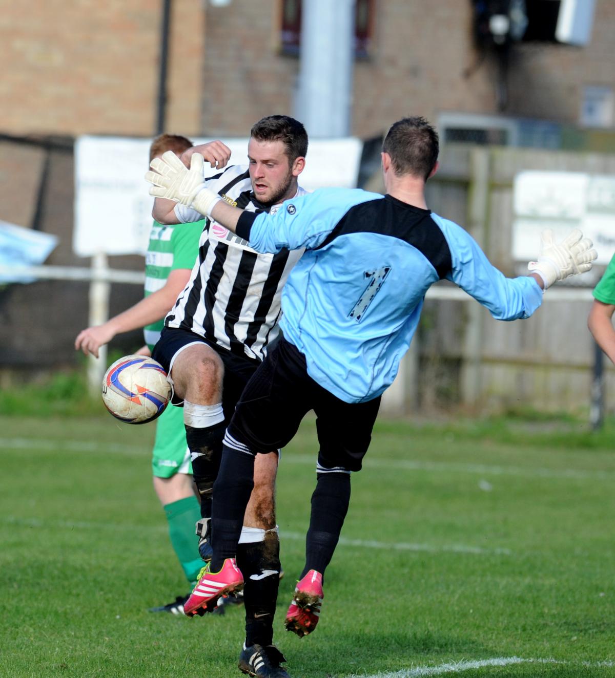 Stuart Windsor nets in injury to time to keep Calne top of ...