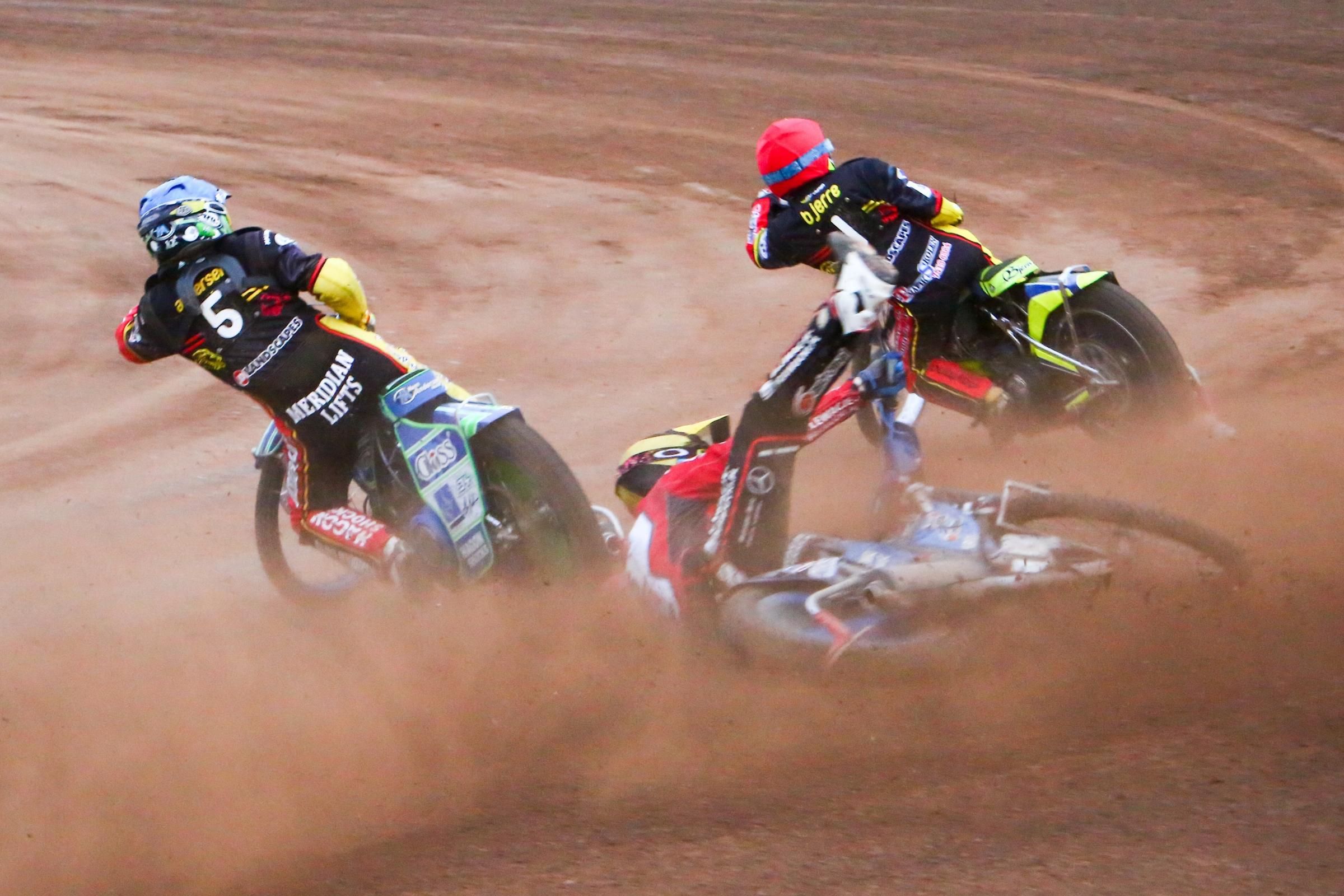 Consolation Point At Leicester Ensures Swindon Robins Go Top Of